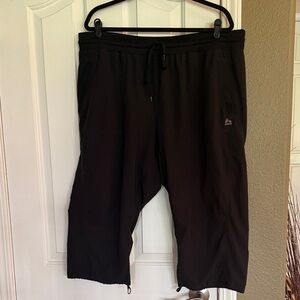 Black Athletic cargo capri Pants